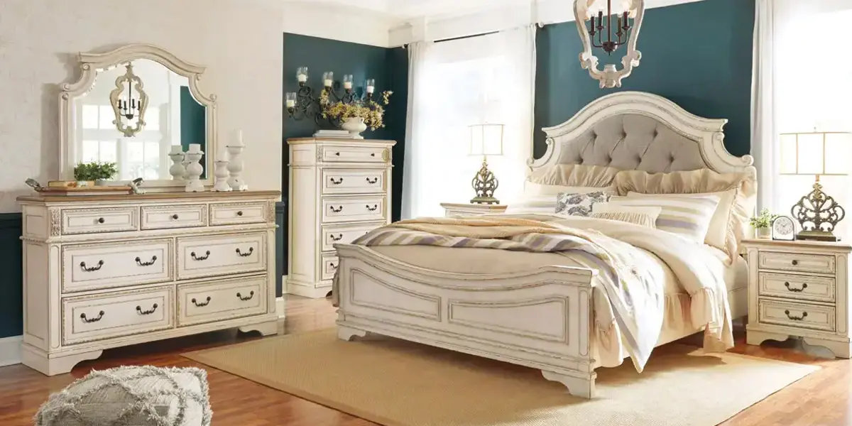 realyn b743 queen panel bedroom set
