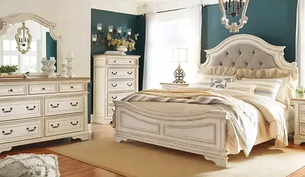 realyn b743 queen panel bedroom set