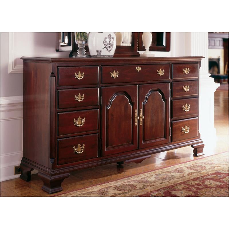 60 160n Kincaid Furniture Carriage House Door Triple Dresser