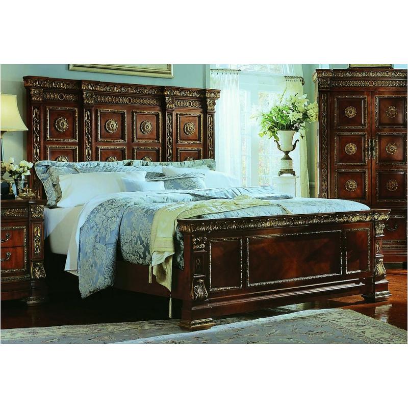 575180 Pulaski Furniture Royale Eastern King Panel Bed